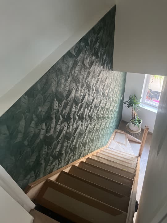 D'un plateau brut à une pièce de vie lumineuse — Escalier (après)