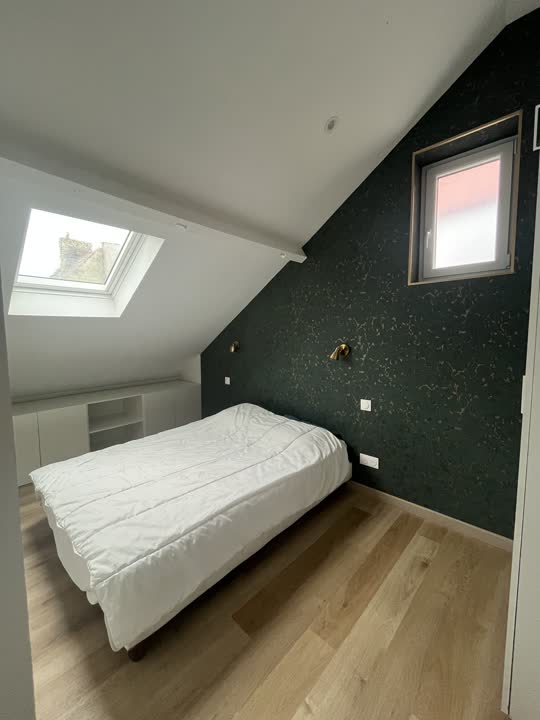 D'un plateau brut à une pièce de vie lumineuse — Chambres sous combles (après)