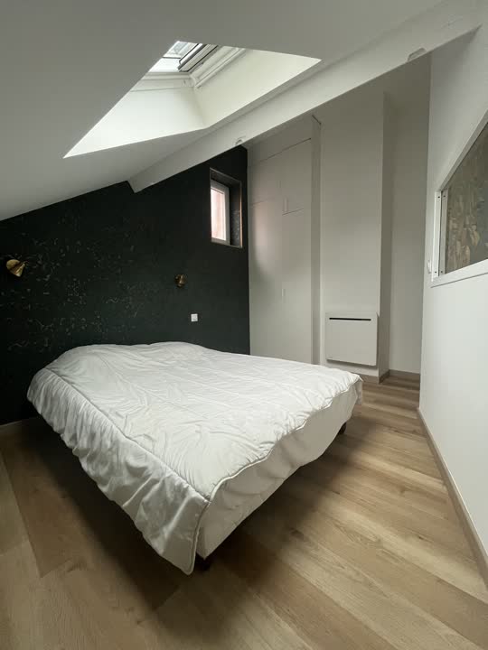 D'un plateau brut à une pièce de vie lumineuse — Chambres sous combles (après)